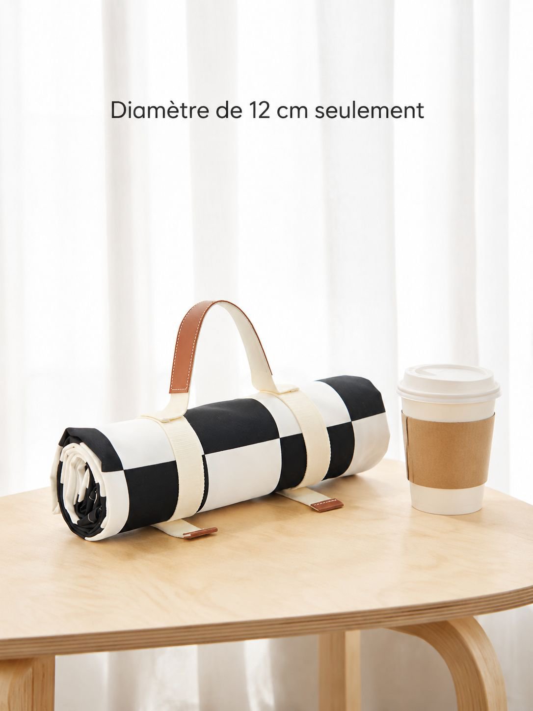 Tapis de camping en toile installé sur un terrain de plein air