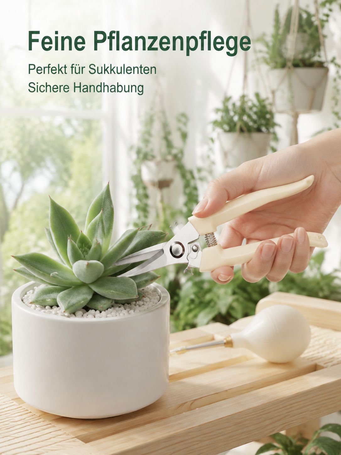 Detailansicht der scharfen Klingen der Gartenschere