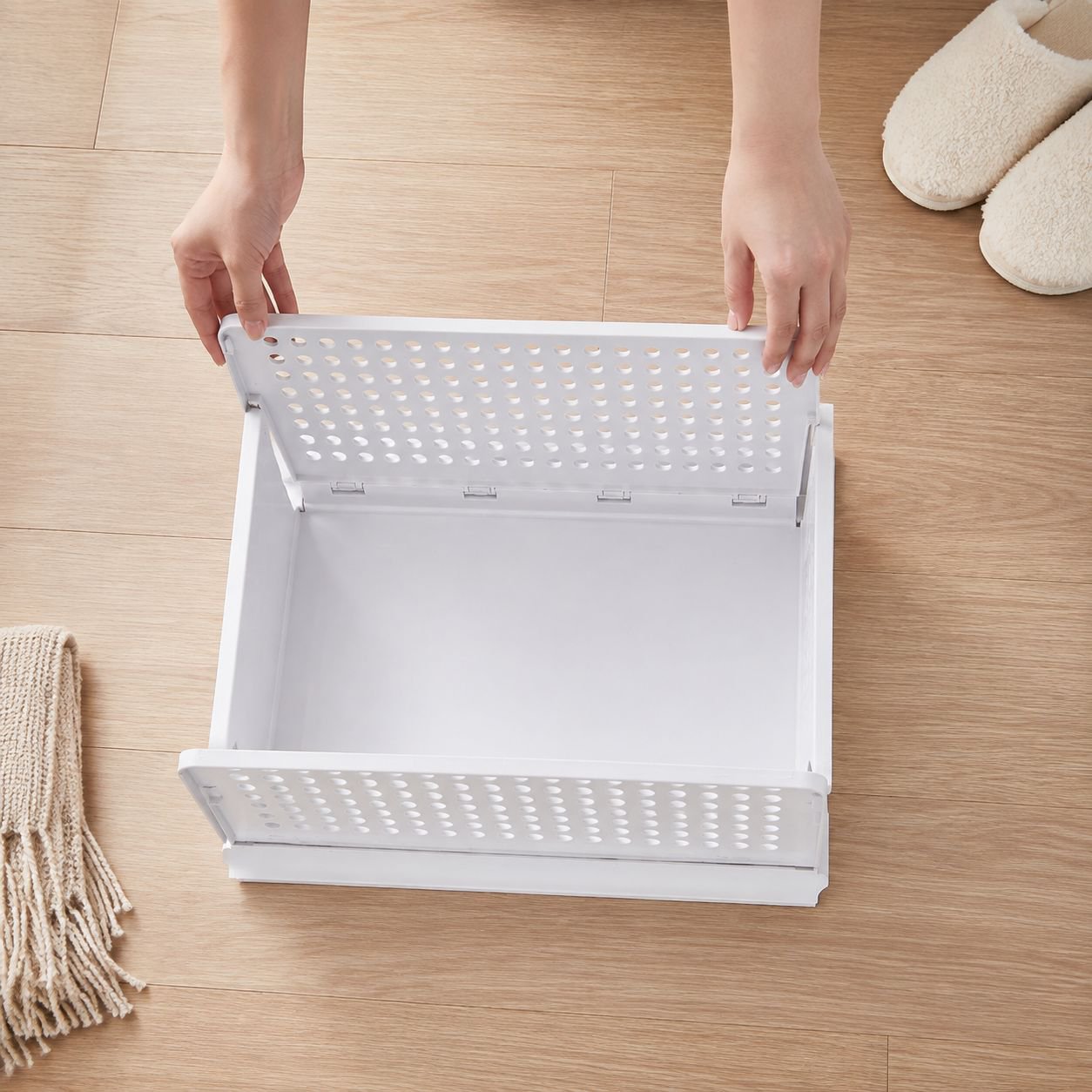 Easy-to-clean multi-tier plastic storage unit