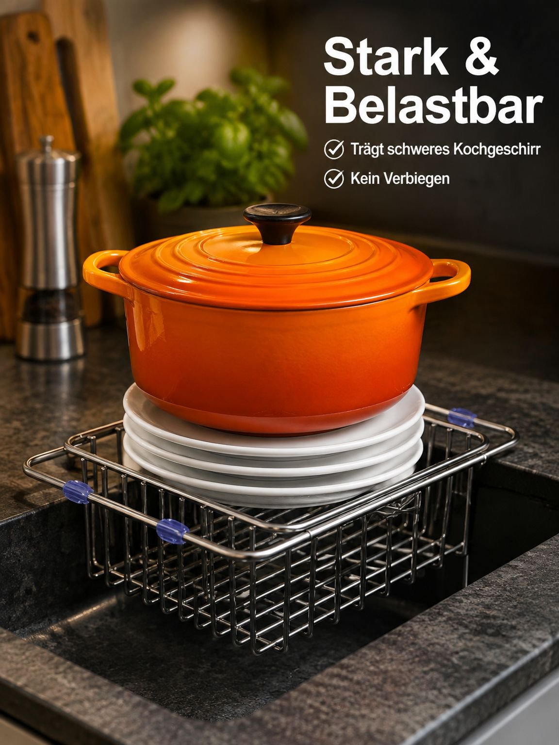 Platzsparendes Abtropfregal mit Geschirr und Besteck