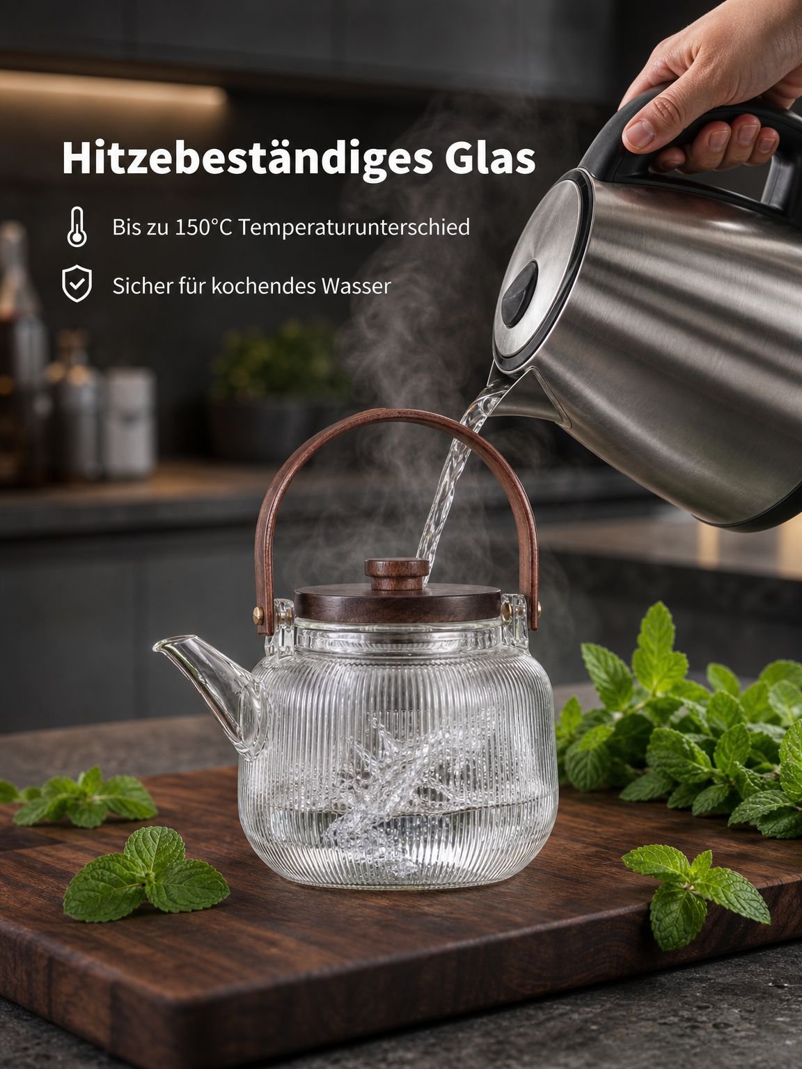 Chinesische Teekanne aus transparentem Glas mit Henkel
