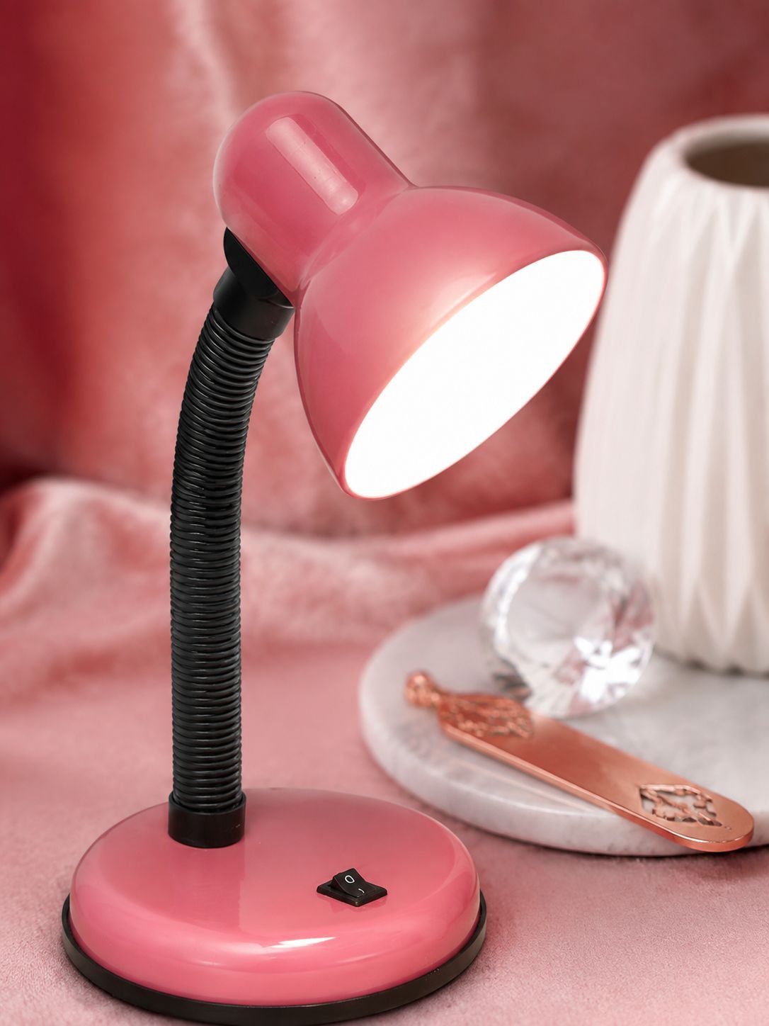 Lampe de bureau LED à ampoule remplaçable