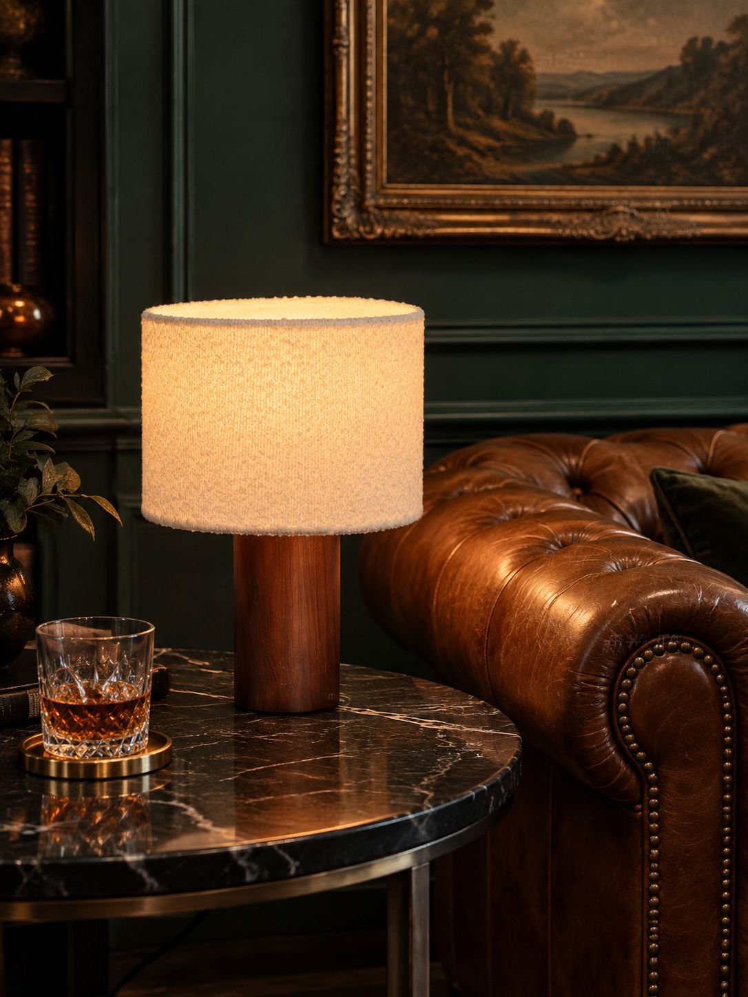 Stilvolle Tischlampe mit Wolkenmotiv