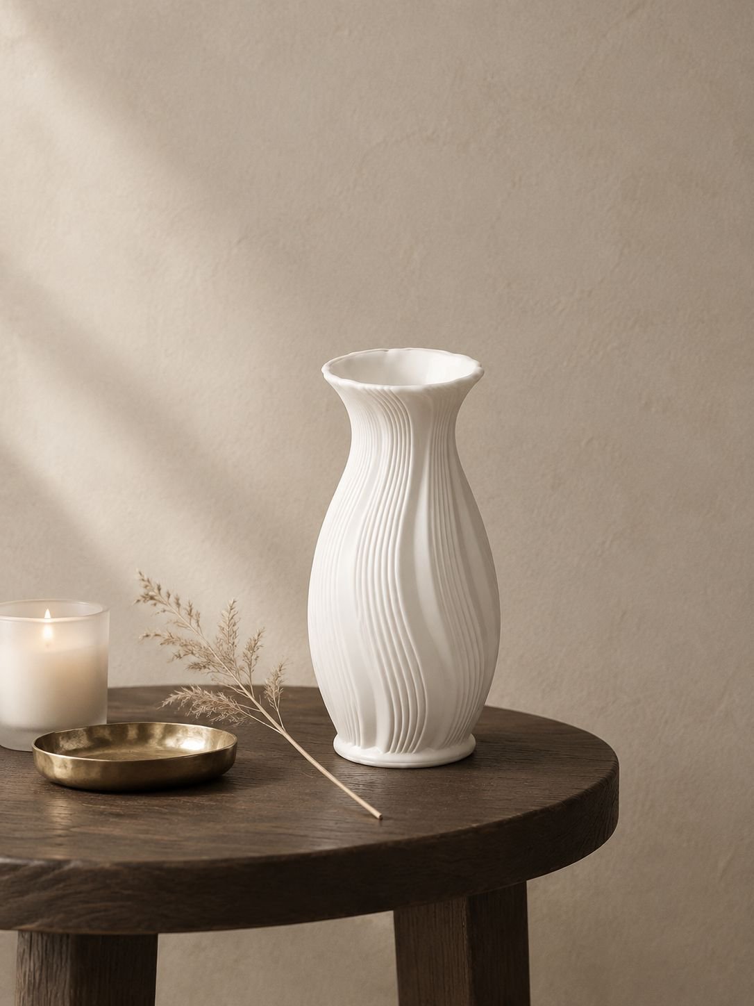 Gradient flower vase as an elegant home decor accent