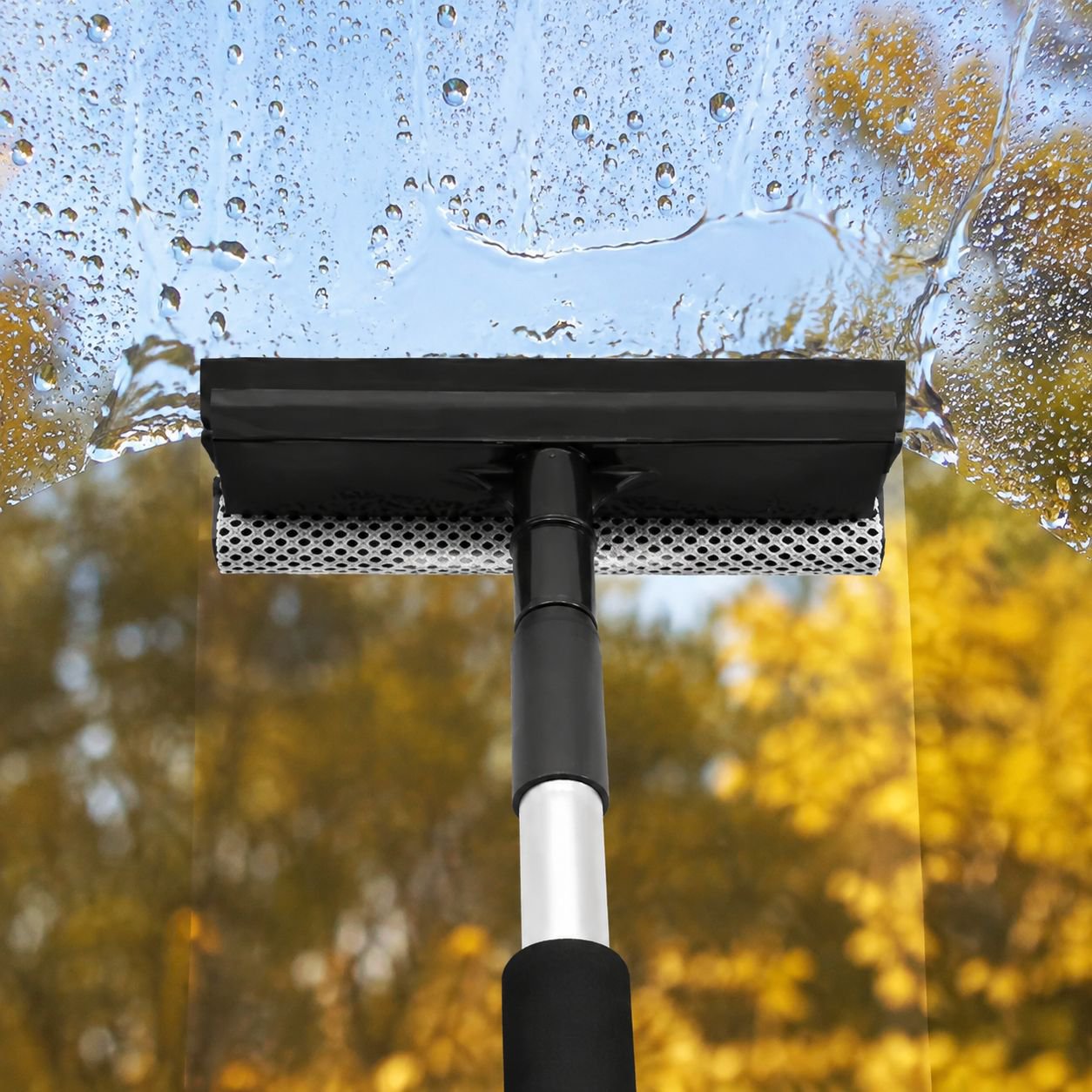 Easy-to-use household glass cleaner