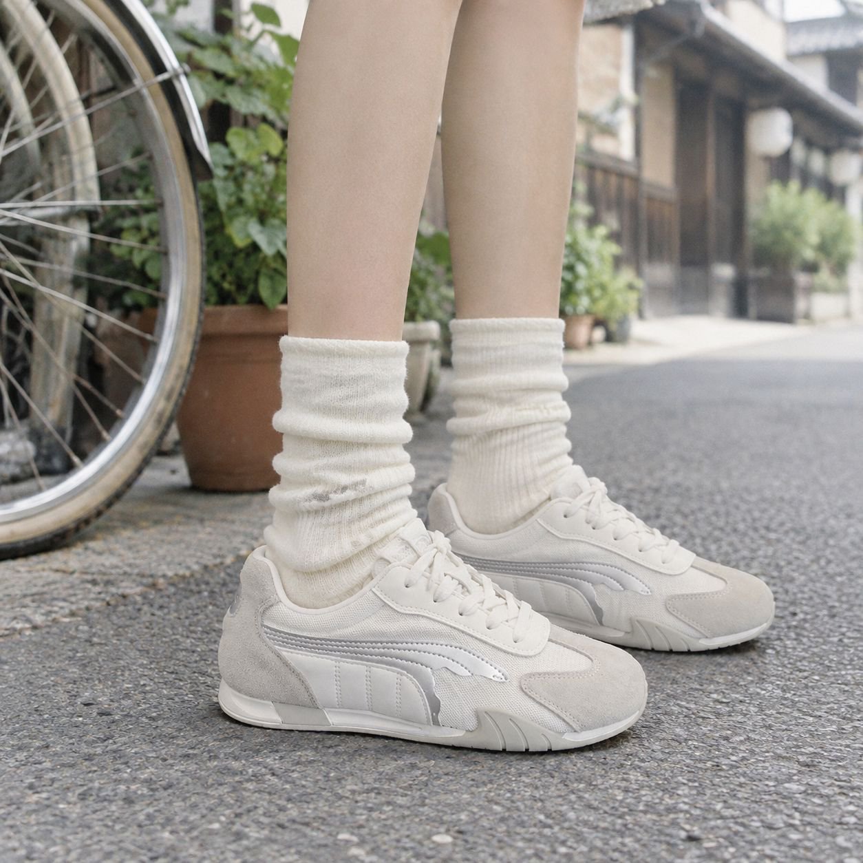 女性用夏物通気メッシュレトロトレーニングシューズ 隠しヒールアップ 柔らかいソール スタイルアップデザイン
