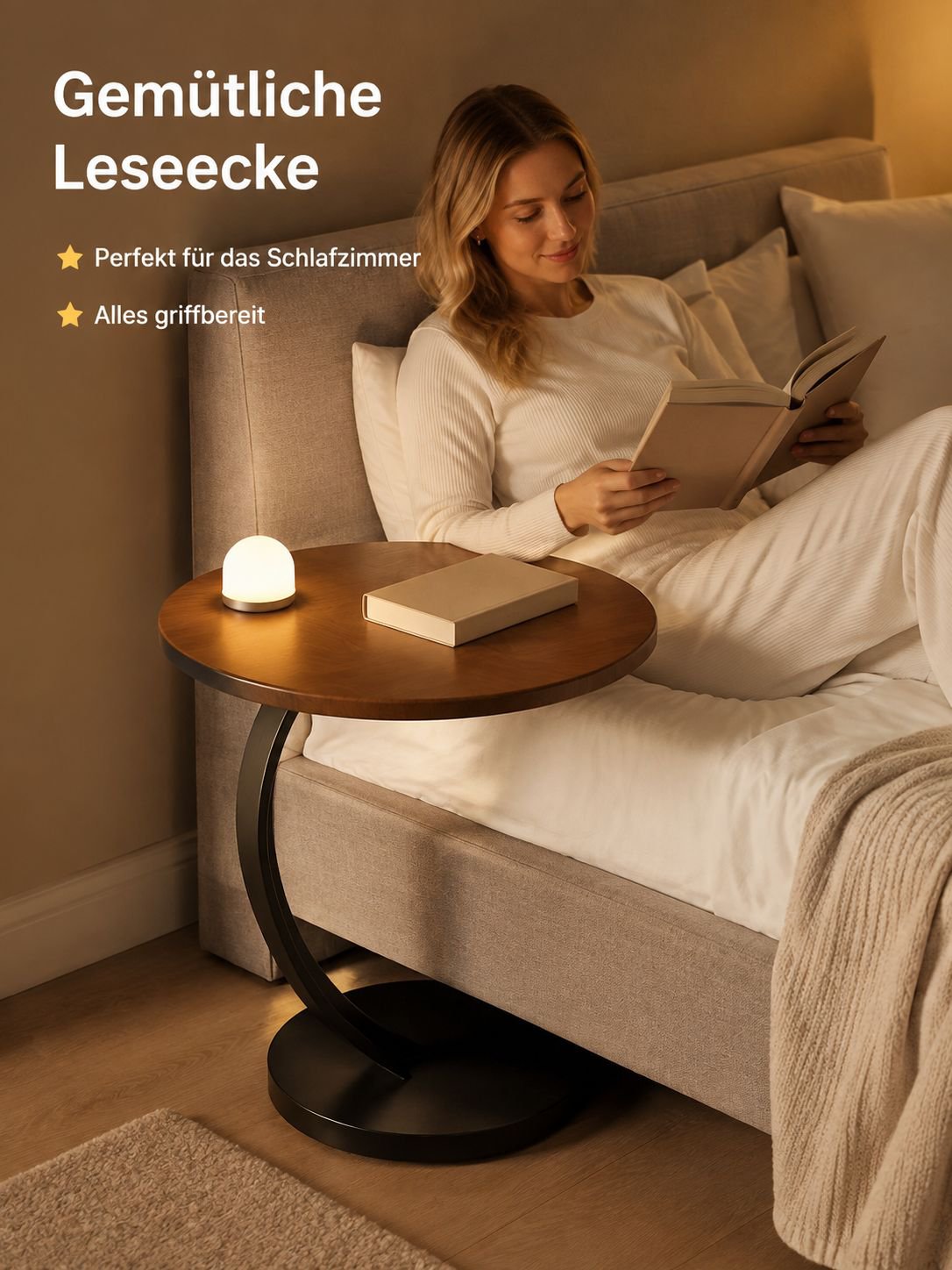 Kleiner Ablagetisch neben Sofa im Landhausstil