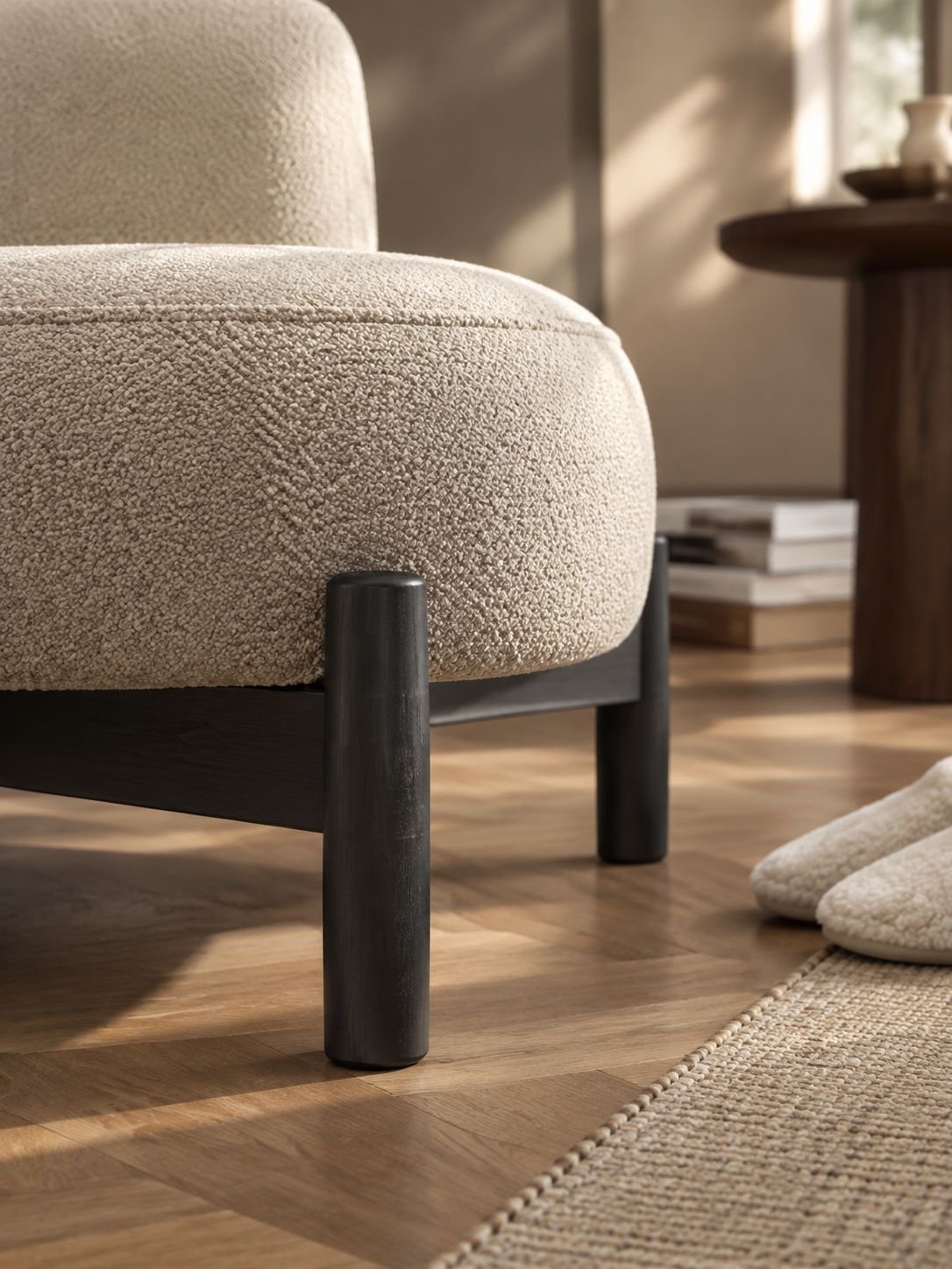 Structure robuste du fauteuil individuel crème