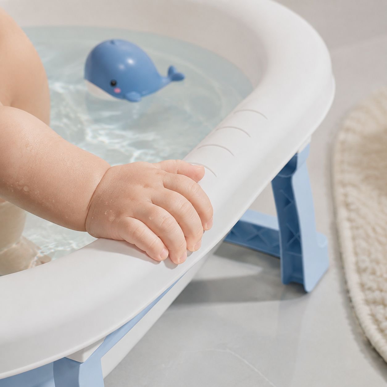 Safe and comfortable baby bath tub for infants