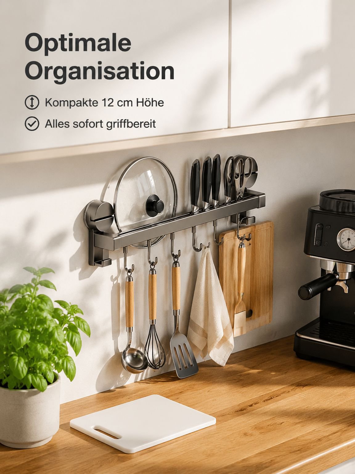 Elegantes Küchenregal als Organizer für Küchenzubehör