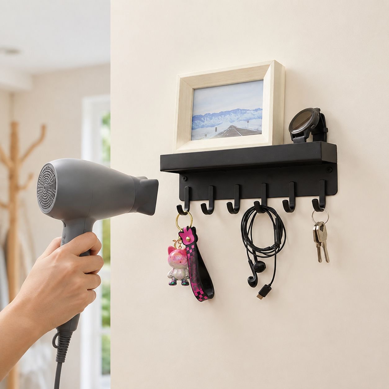 Space-saving door key organizer for apartments