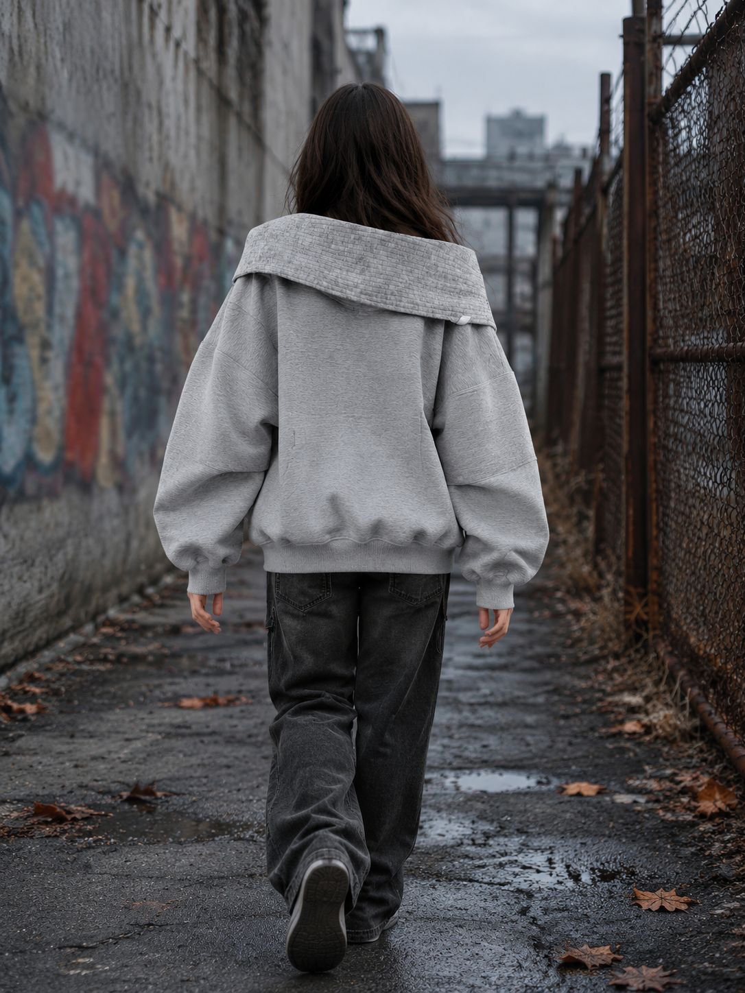 Amerikanischer Oversize Hoodie Damen Grau mit schräger Schulter, Streetwear im Dystopie-Stil