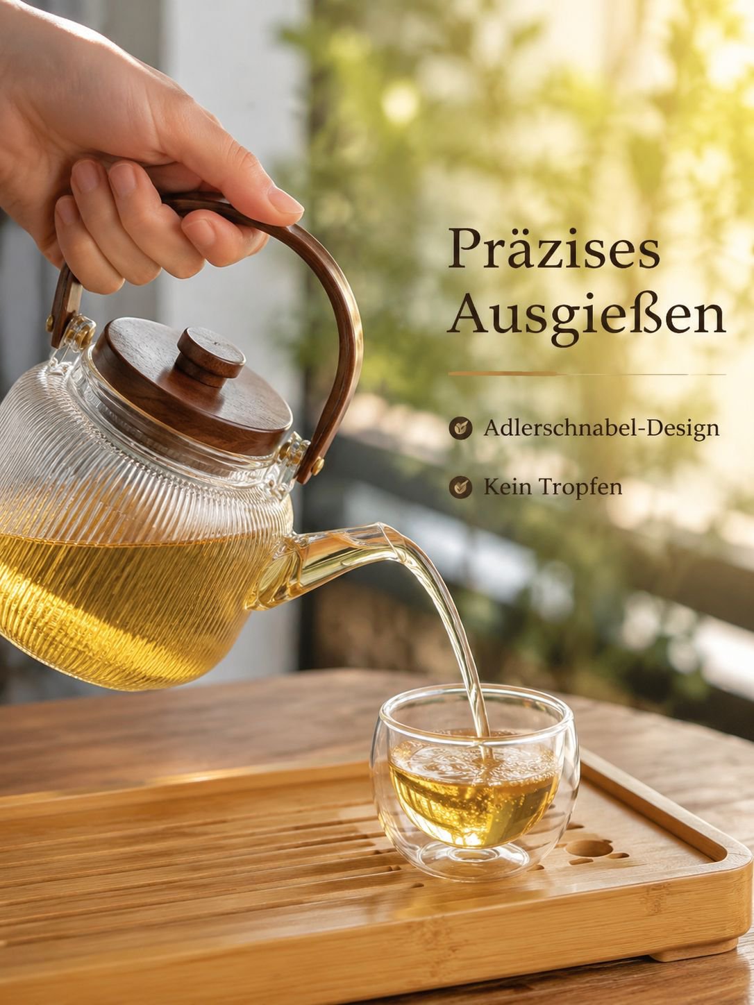 Chinesische Teekanne aus transparentem Glas mit Henkel