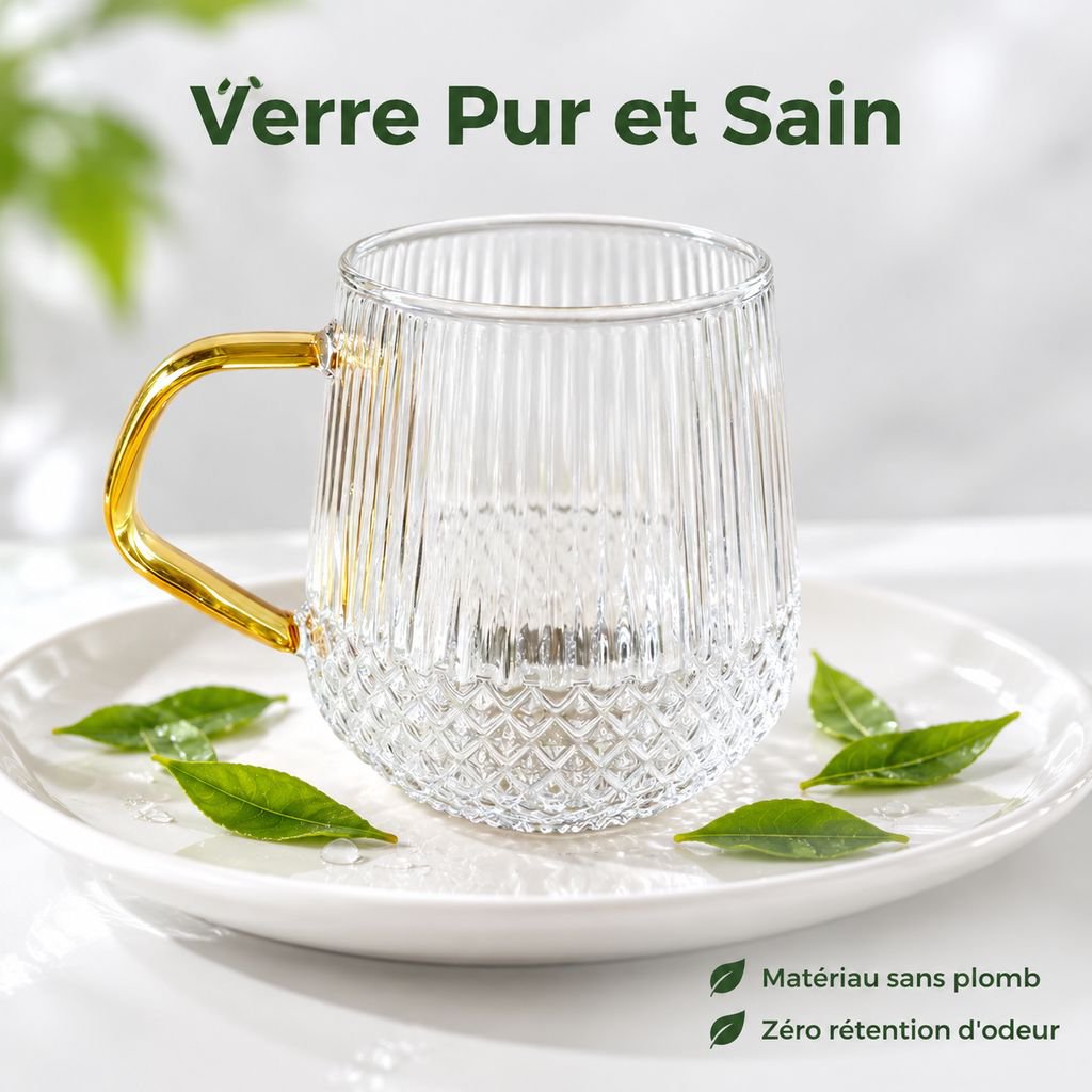 Vue de face d'une tasse rayée en verre borosilicate avec poignée