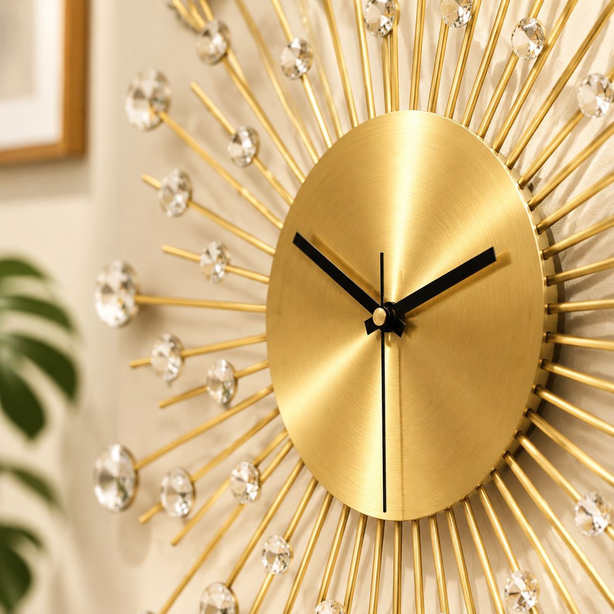 Ambiente decorado con reloj de pared artístico