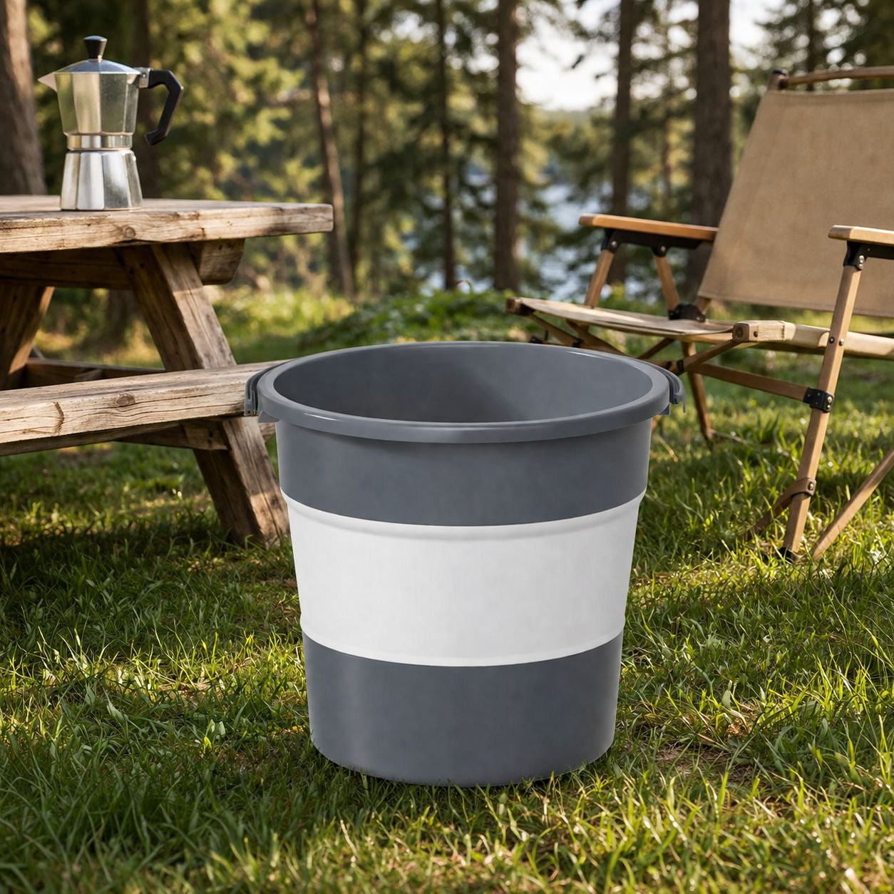 Mini handheld foldable bucket for travel and outdoor use