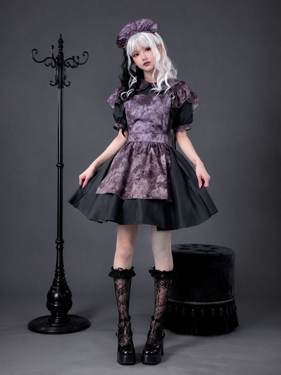Halloween-Kostüme: Kürbishexenkostüm, Dienstmädchenkostüm, düsteres Gothic-Kleid.