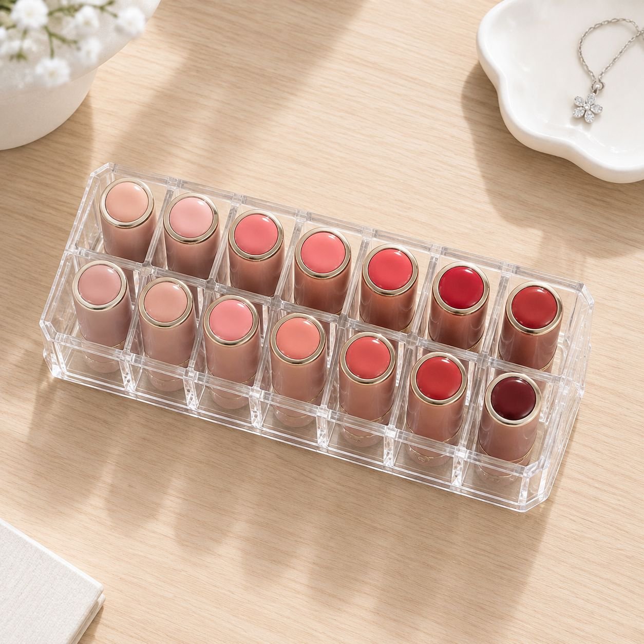 Organizador acrílico de labiales mostrando diferentes colores