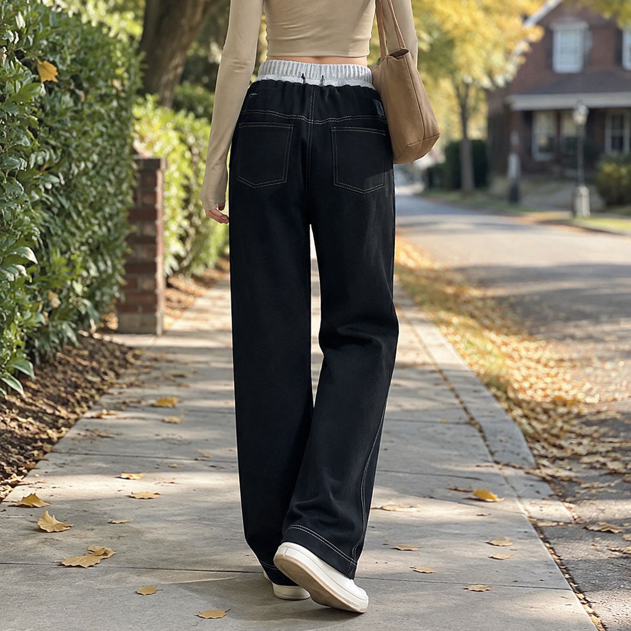 Vista lateral de pantalones chinos denim rectos de ajuste ancho