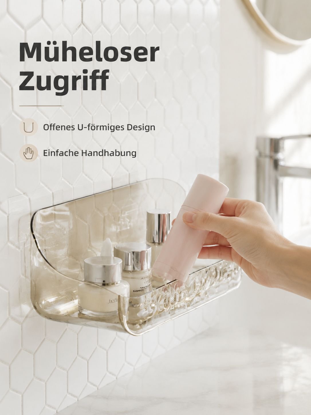 Acrylregal an der Badezimmerwand mit Kosmetikartikeln