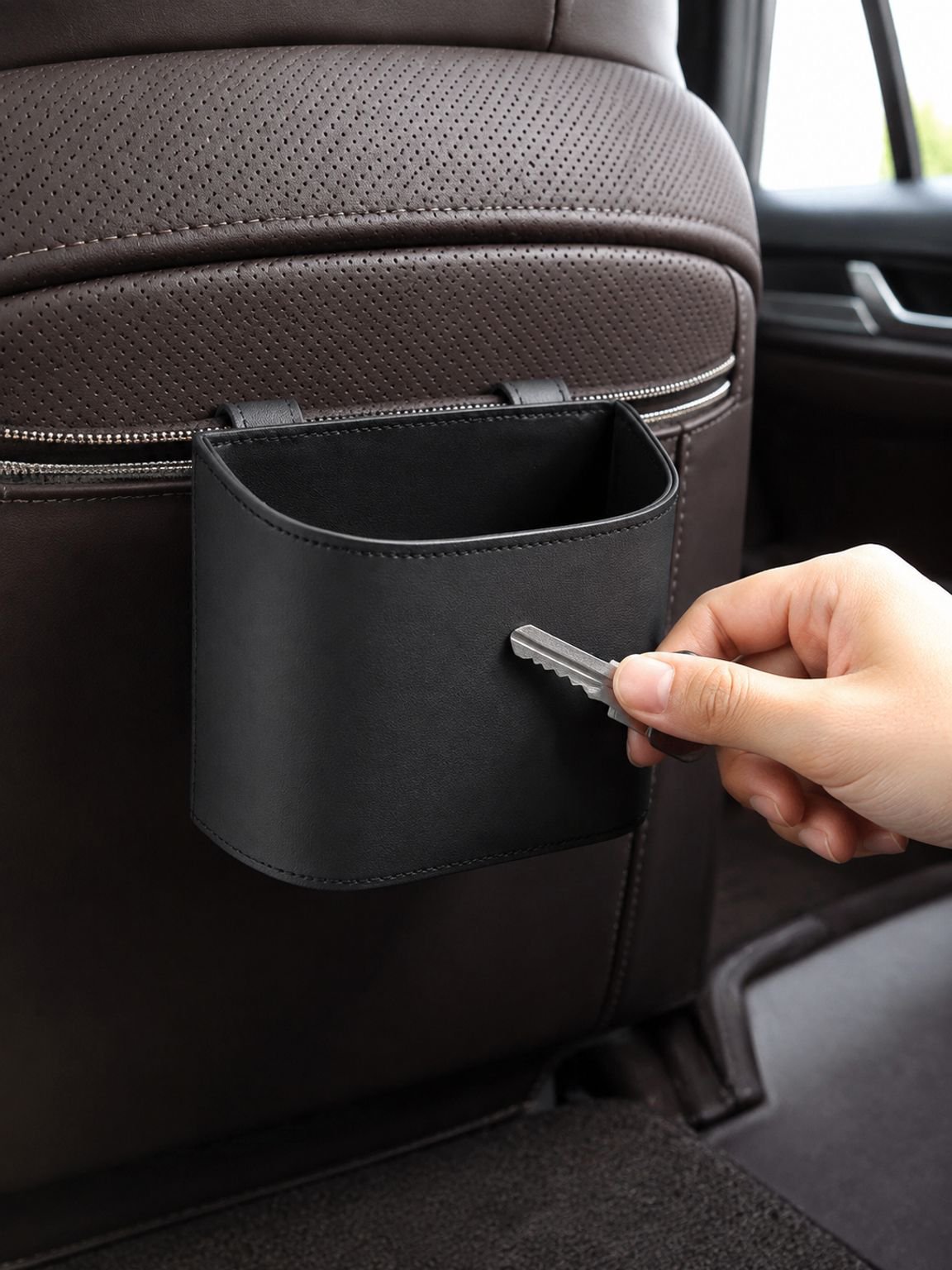 Easy-to-carry car storage box with handle