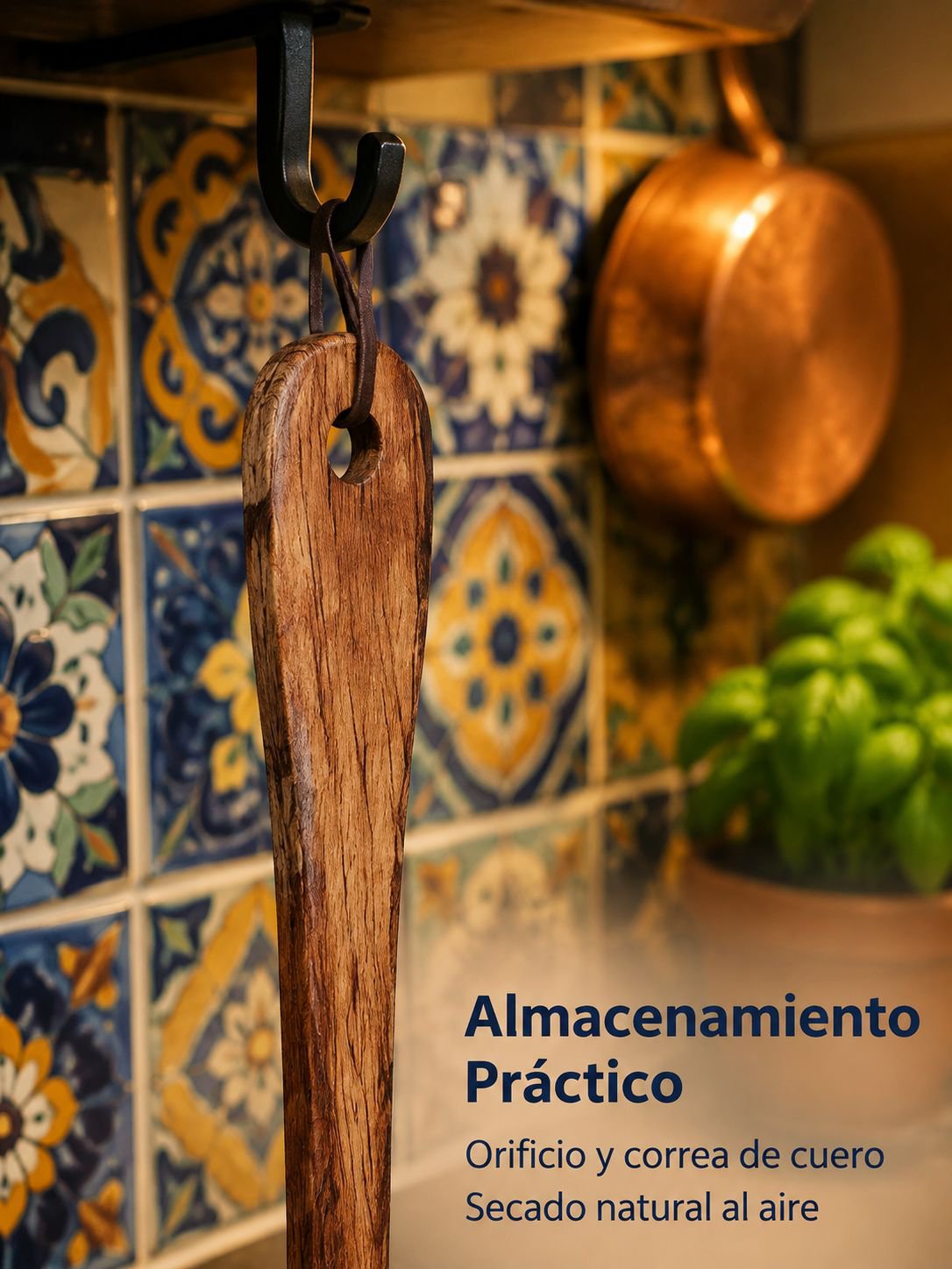 Espátula de haya utilizada para mezclar ingredientes en sartén