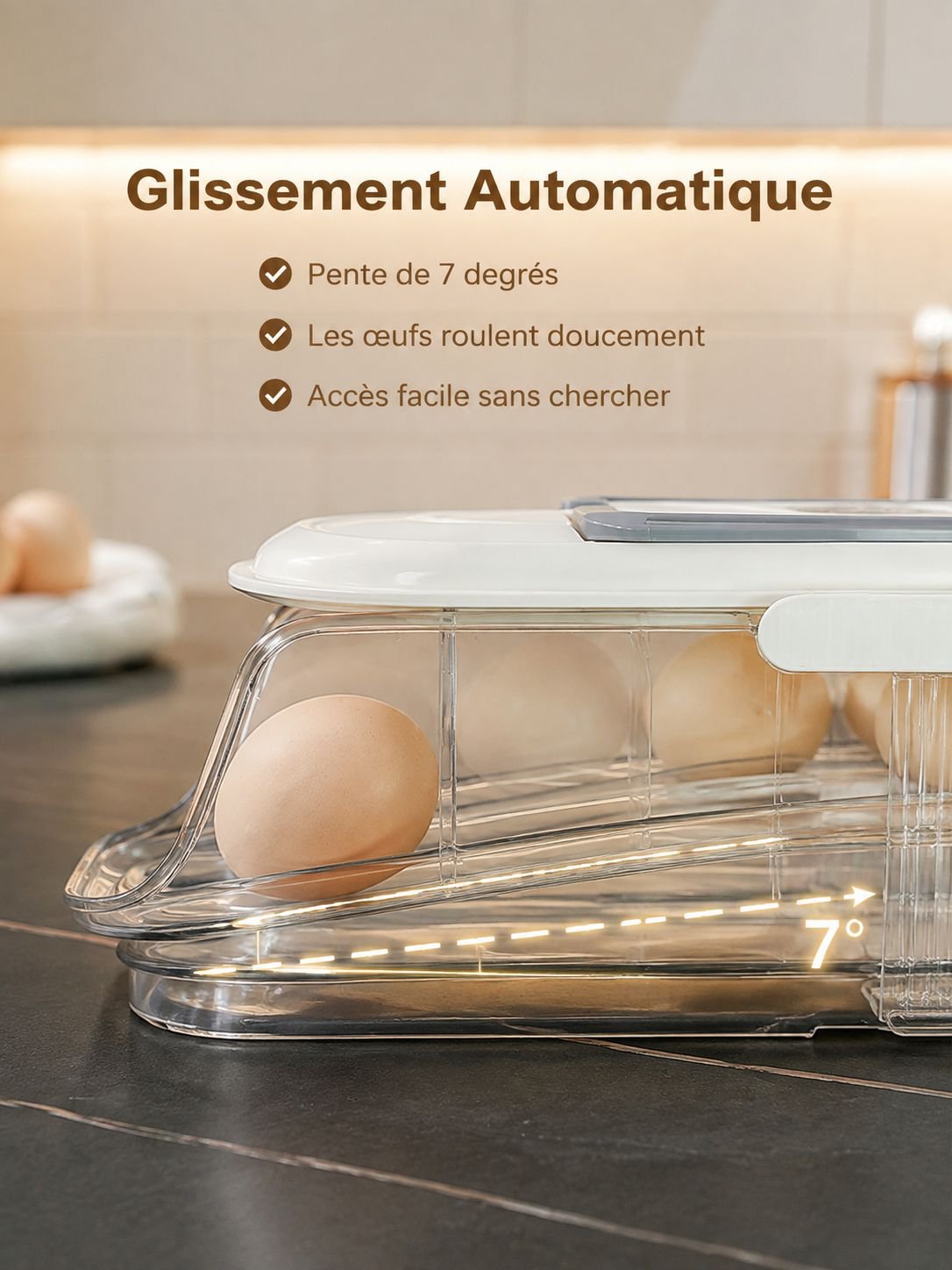 Vue rapprochée de la boîte de rangement à œufs dans un réfrigérateur