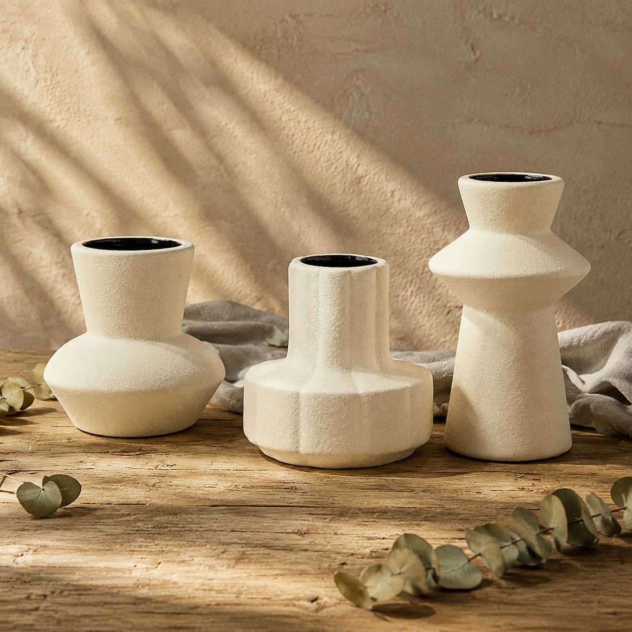Nordische Keramikvase im Wabi-Sabi-Stil fuer Blumen und Hydrokultur