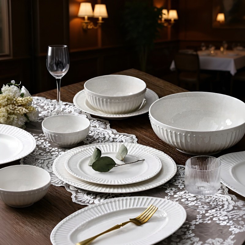 白色陶瓷壓花餐具套裝