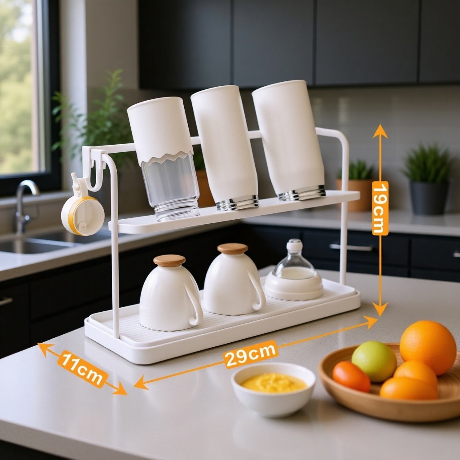 キッチンカウンターの上に置かれた二重層逆転カップラック