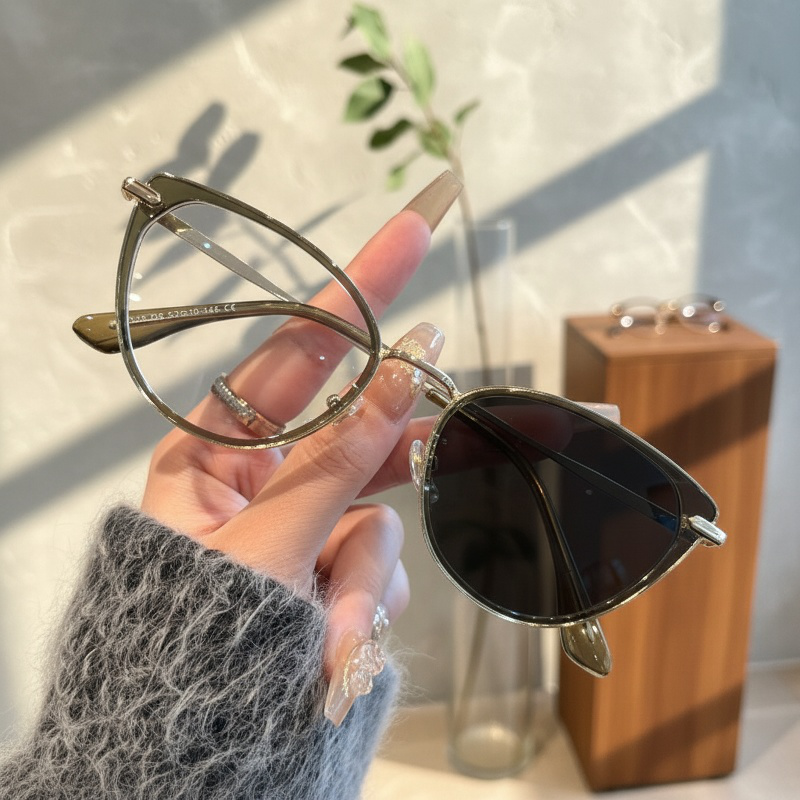 Women's Cat Eye Metal Photochromic Blue Light Blocking Glasses