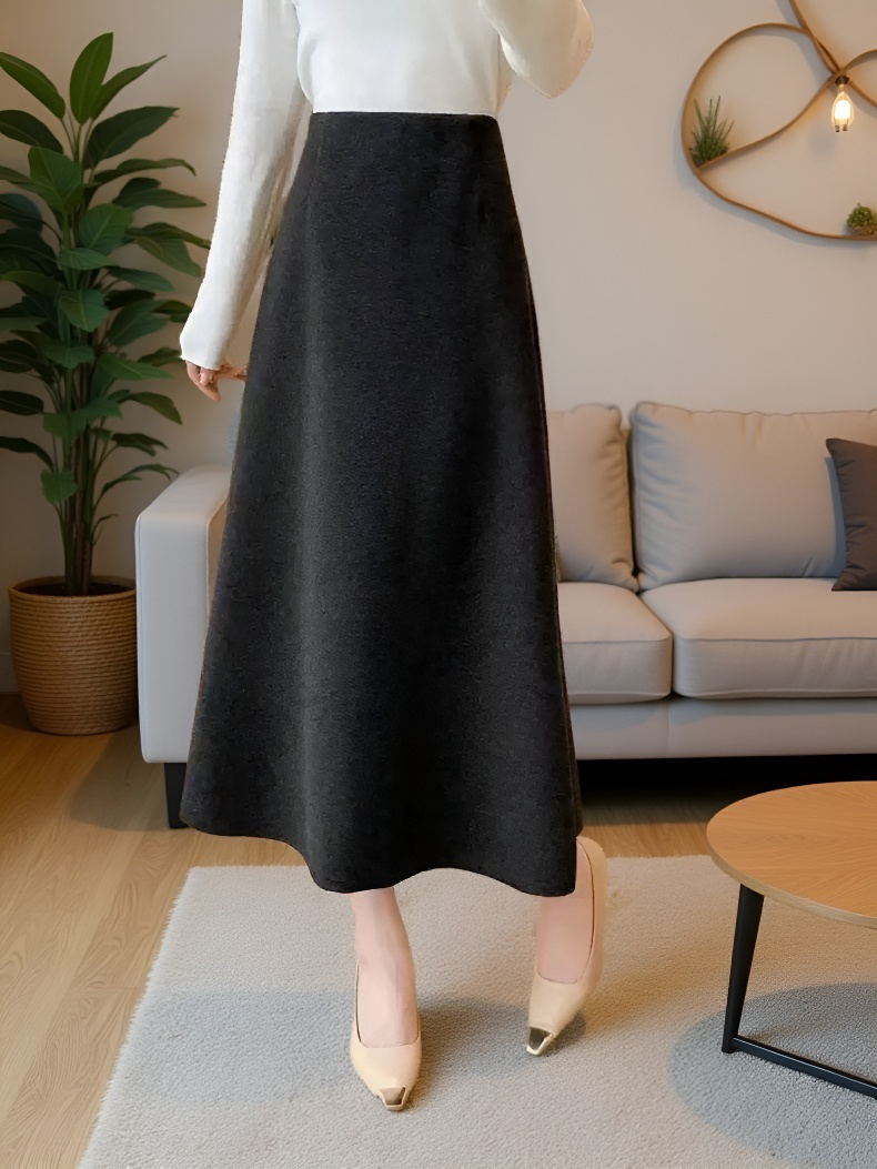 겨울철 포근함을 더하는 미디 스커트