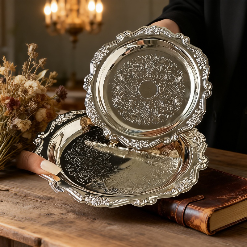 Bandeja decorativa de metal vintage con grabados