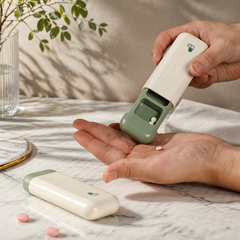 Pilulier compact et pratique pour voyages