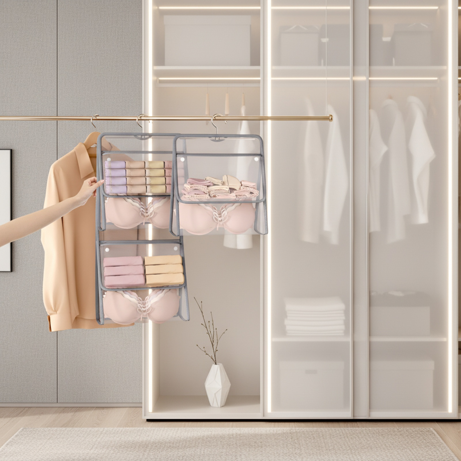 省スペースで下着と小物を整理できる収納バッグ