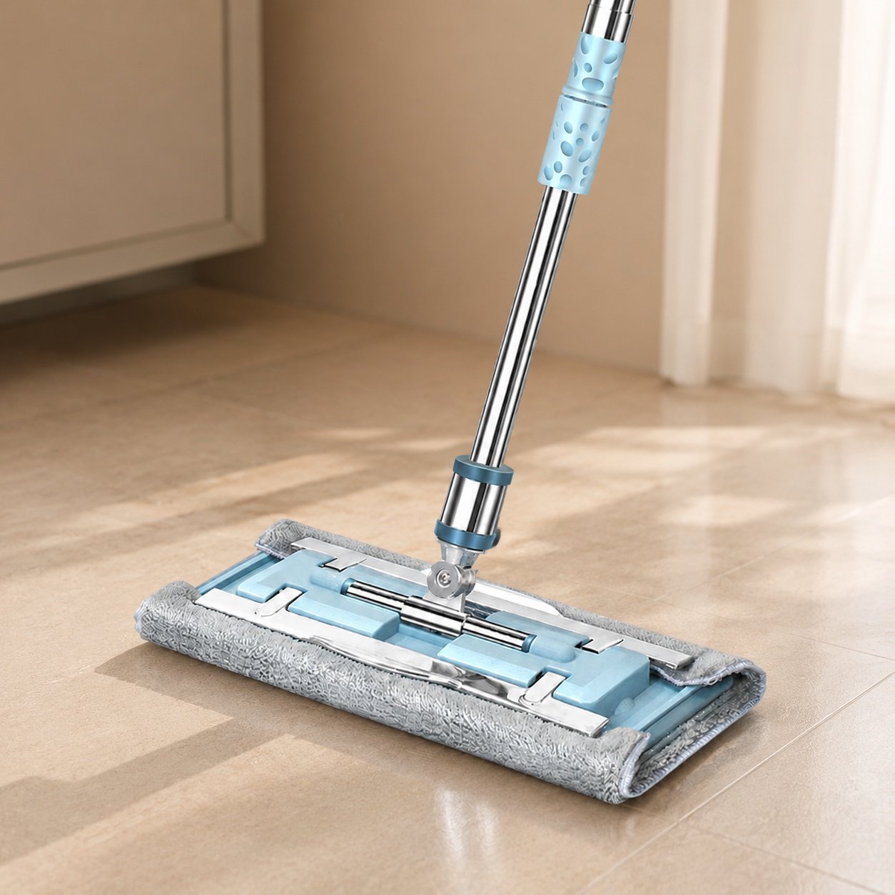 Easy-to-use self-wringing mop for home cleaning