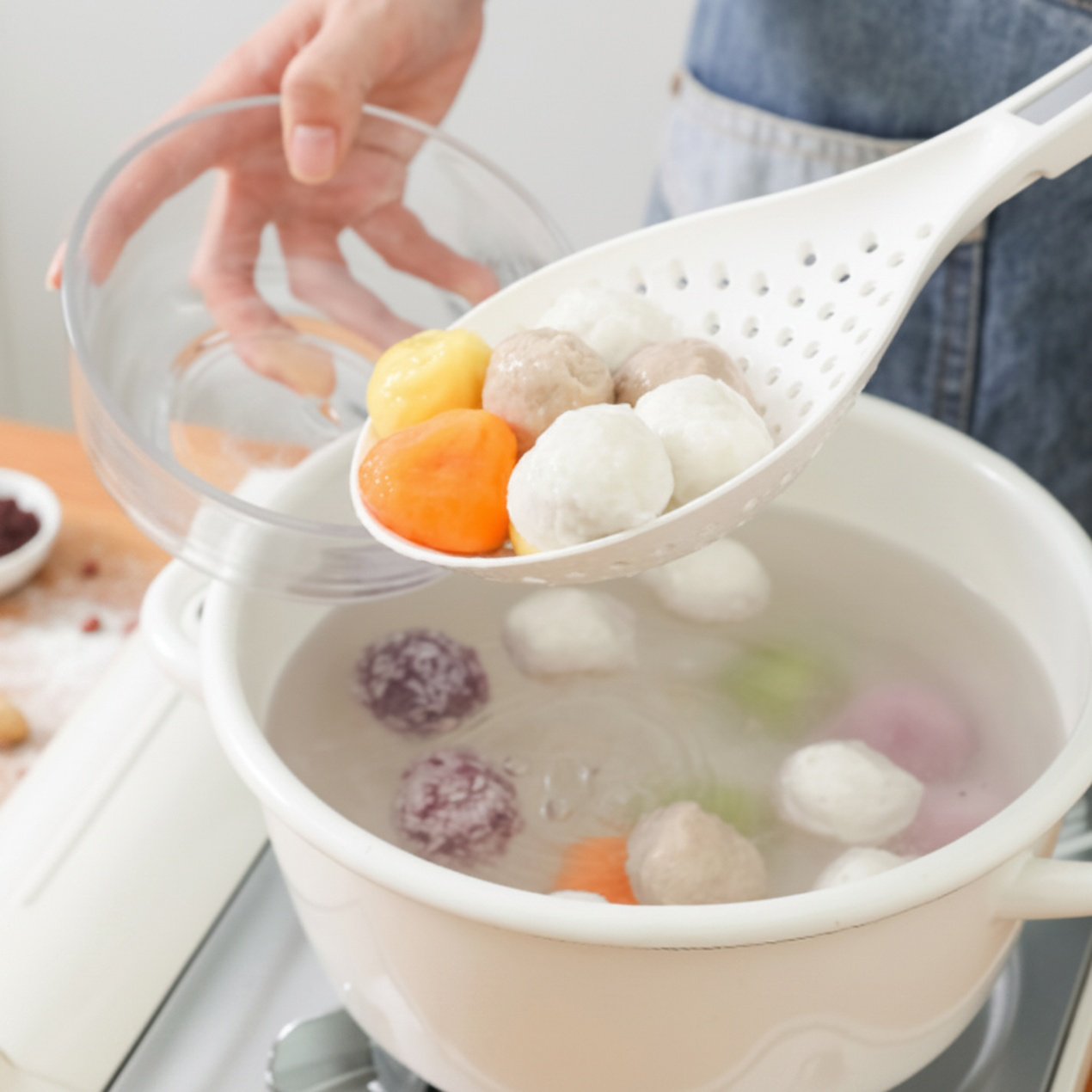 料理中に便利なクリップ付き麺すくい