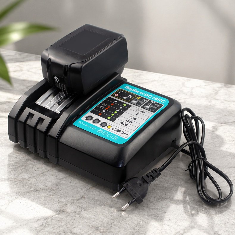 Makita 18V charger with power cord