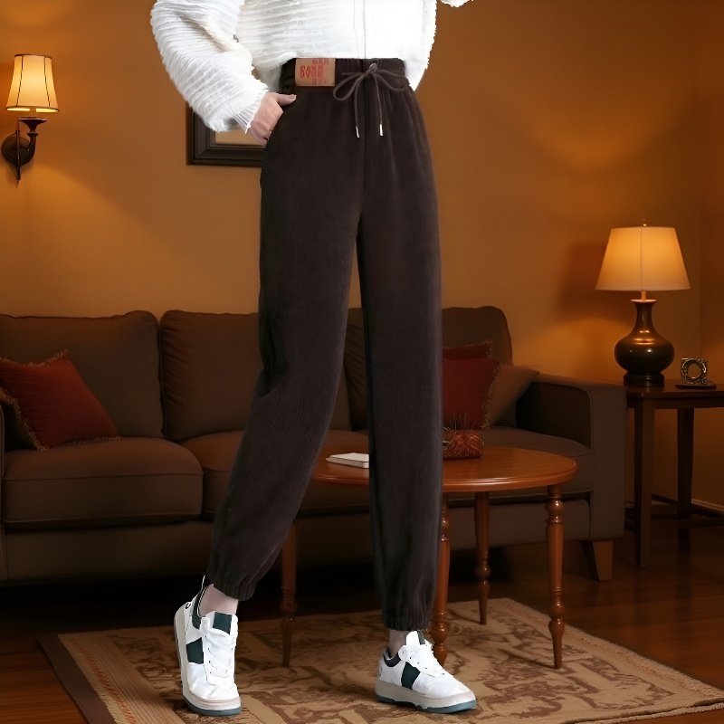 트렌디한 여성 일자 팬츠 스타일링