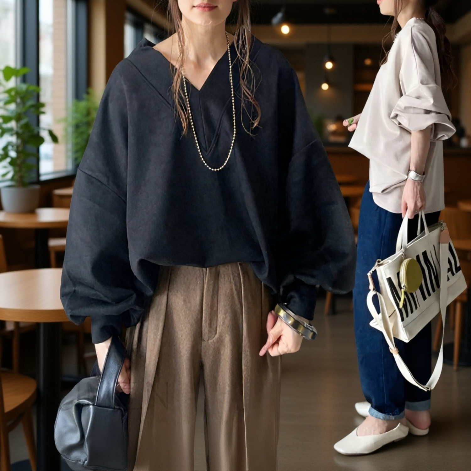 ゆったりバットウィングスリーブ大きめVネック無地レディーストップス