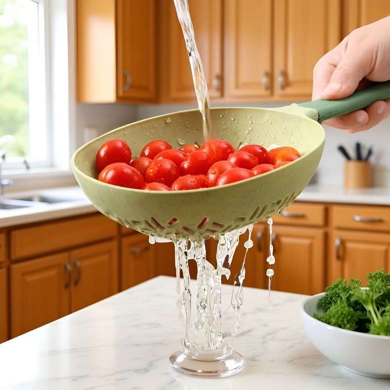 Detalle de asas ergonómicas en colador de silicona