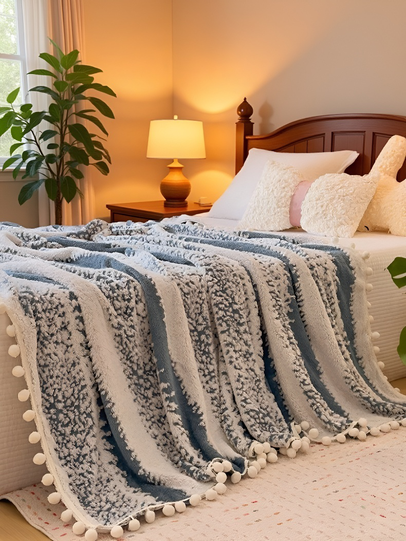 Manta de sofá autocalentable en uso sobre un sillón