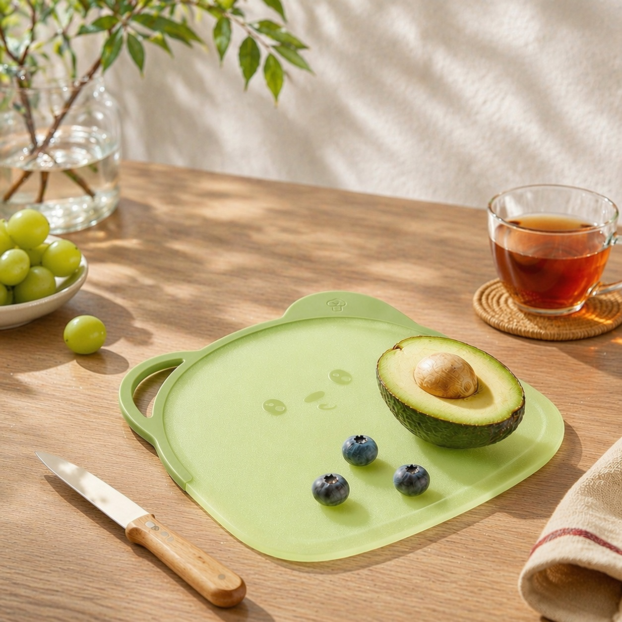 Food-grade antibacterial and mildew-resistant cutting board for baby food, household kitchen, plasti
