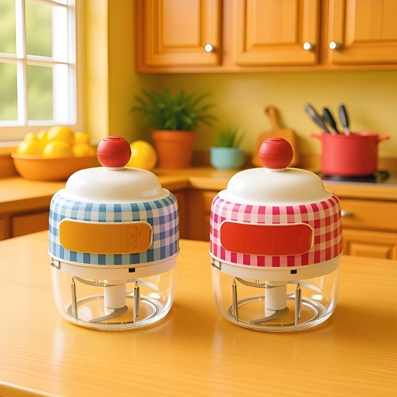 One-touch operation garlic mincer for quick meal prep