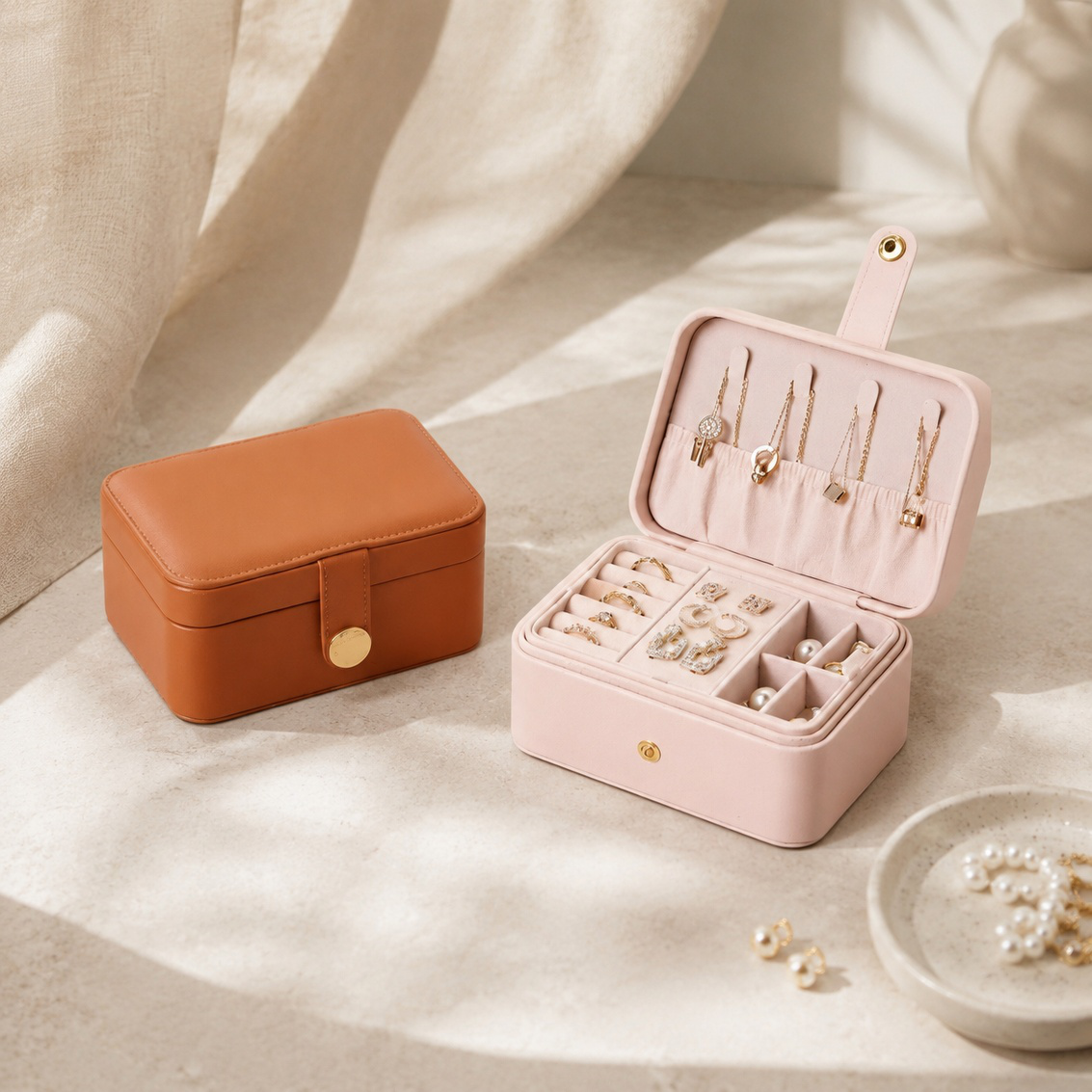 Compact leather jewelry case for travel and home use