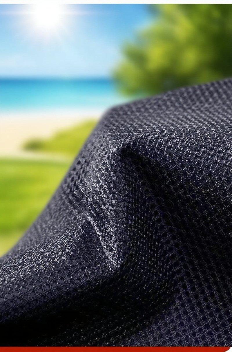 넉넉한 수납이 가능한 포켓 장착 레인코트