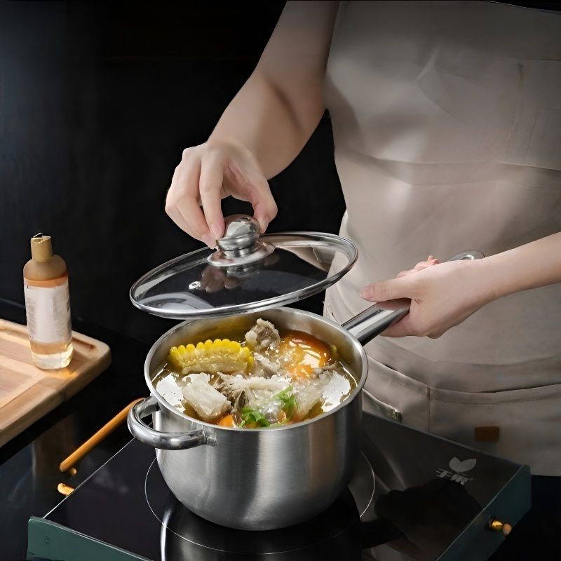 Freidora doméstica de acero inoxidable con alimentos fritos crujientes