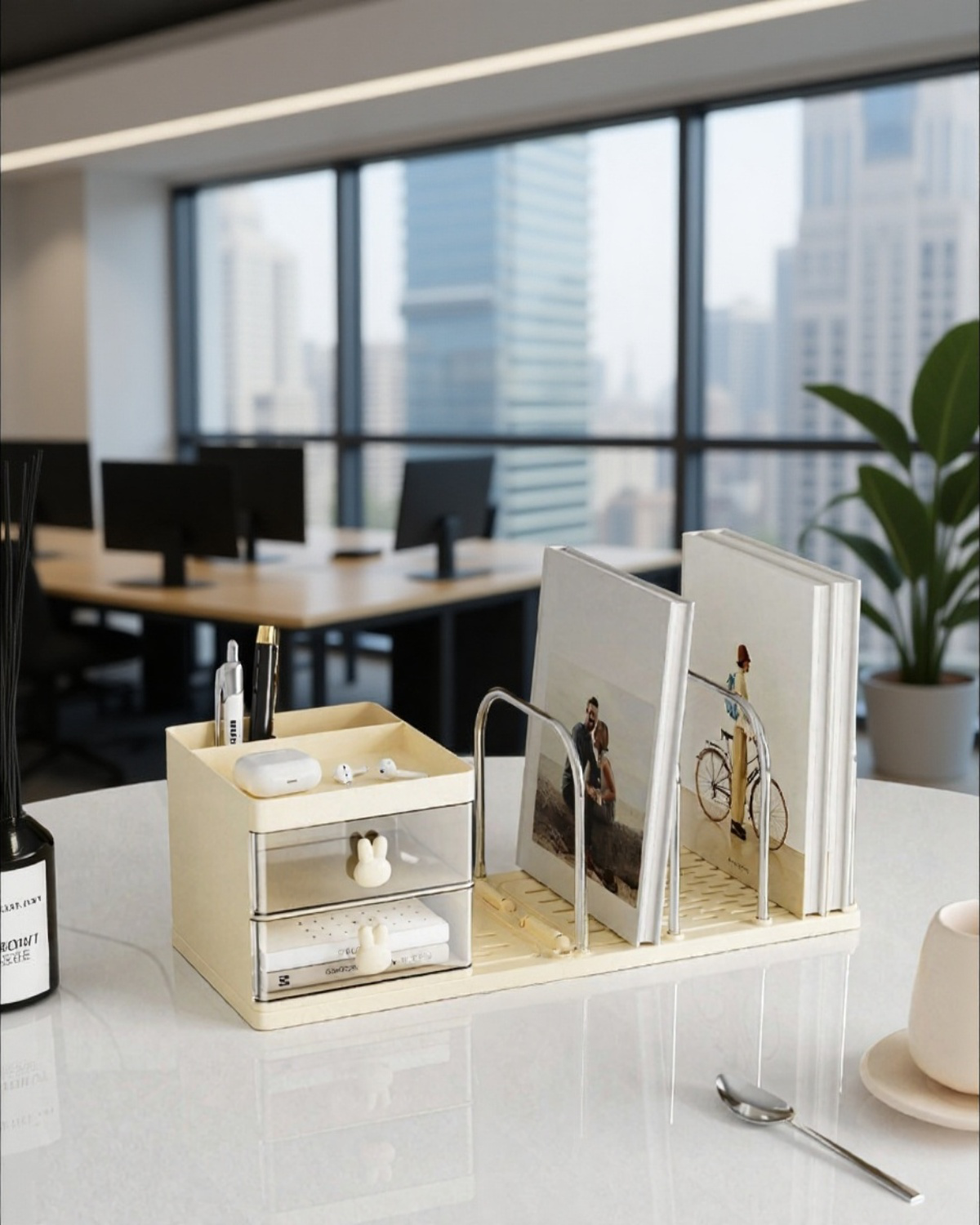 Robustes Aufbewahrungsregal für Schulbedarf