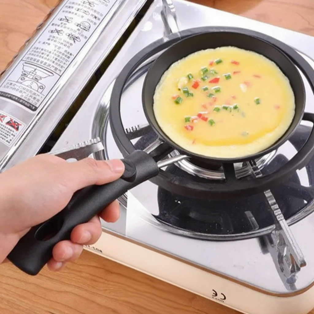 Uniwersalna patelnia z powłoką nieprzywierającą i uchwytem