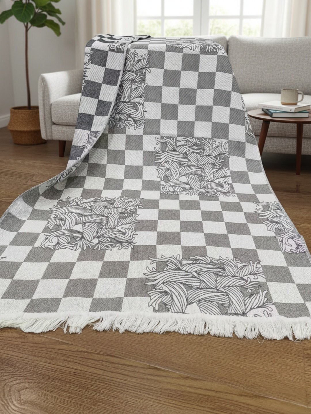 Durable and stylish tassel bath towel